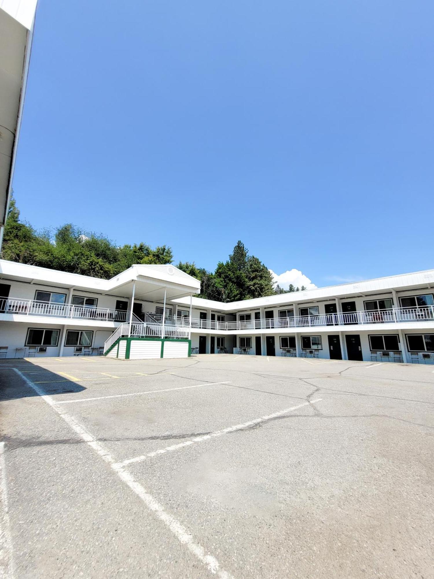The Villager Inn Princeton Motel Екстериор снимка
