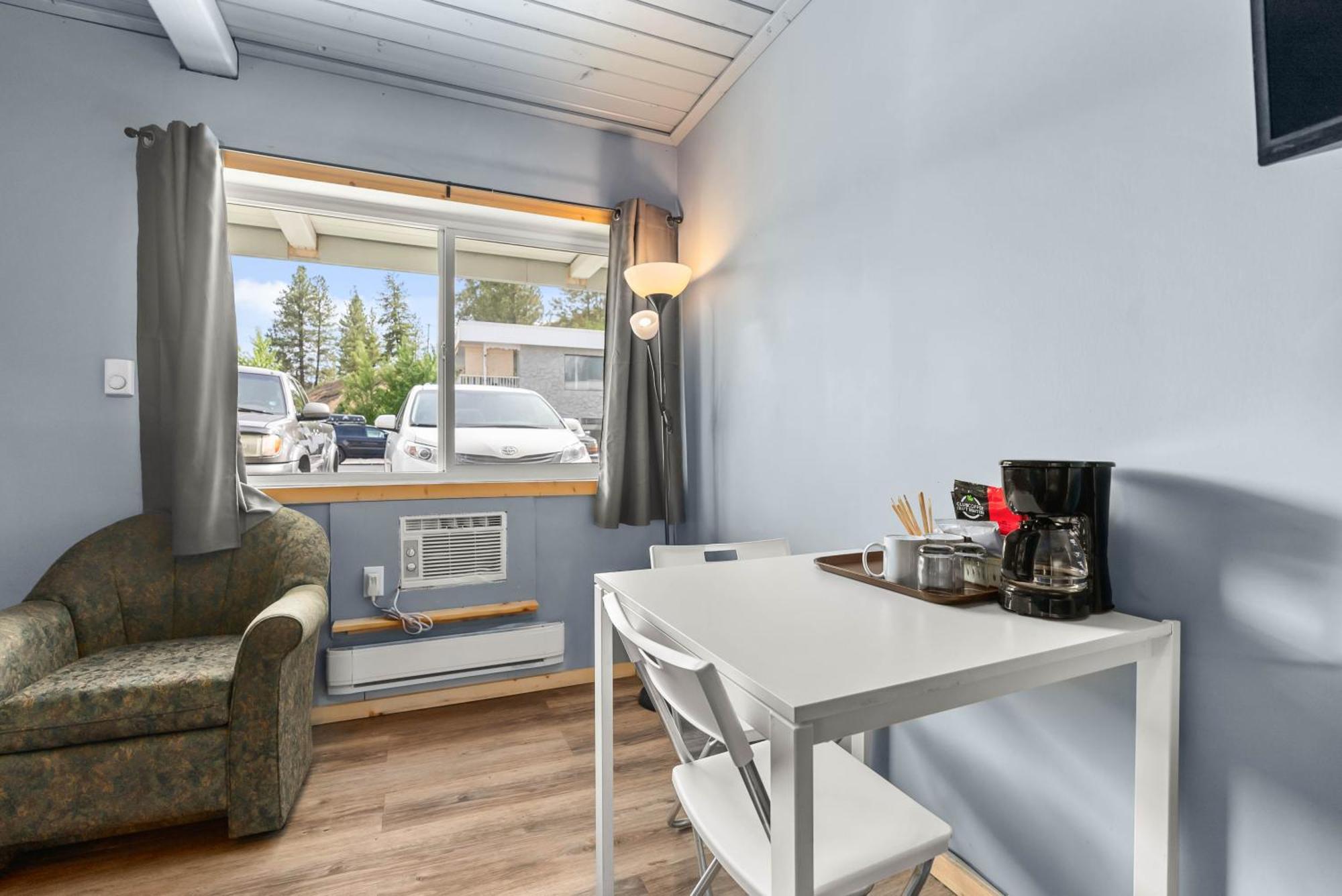 The Villager Inn Princeton Motel Екстериор снимка